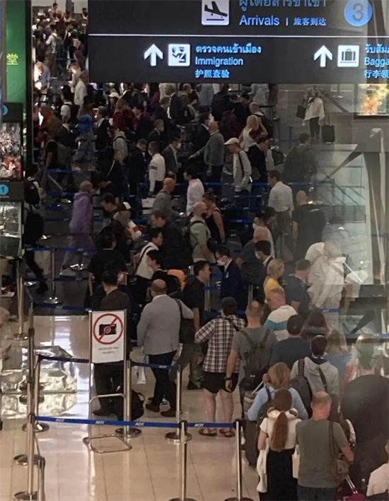 泰國機場2.png