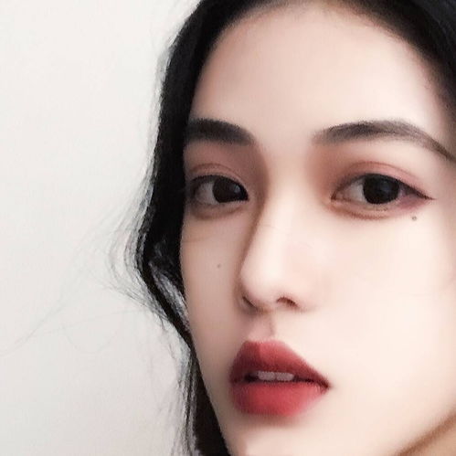 你深邃的眼眸,你在等待著誰，建筑了城堡，是哪首歌的歌詞