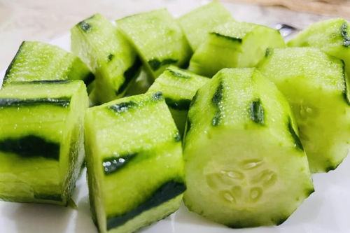 青樹結青瓜,青樹節青瓜，青瓜包棉花，棉花包梳子，梳子包豆芽猜一種水果