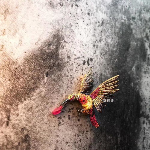 青鳥不傳云外信丁香空結雨中愁的意思,青鳥不傳云外信丁香空結雨中愁。這句詩的意思是什么？